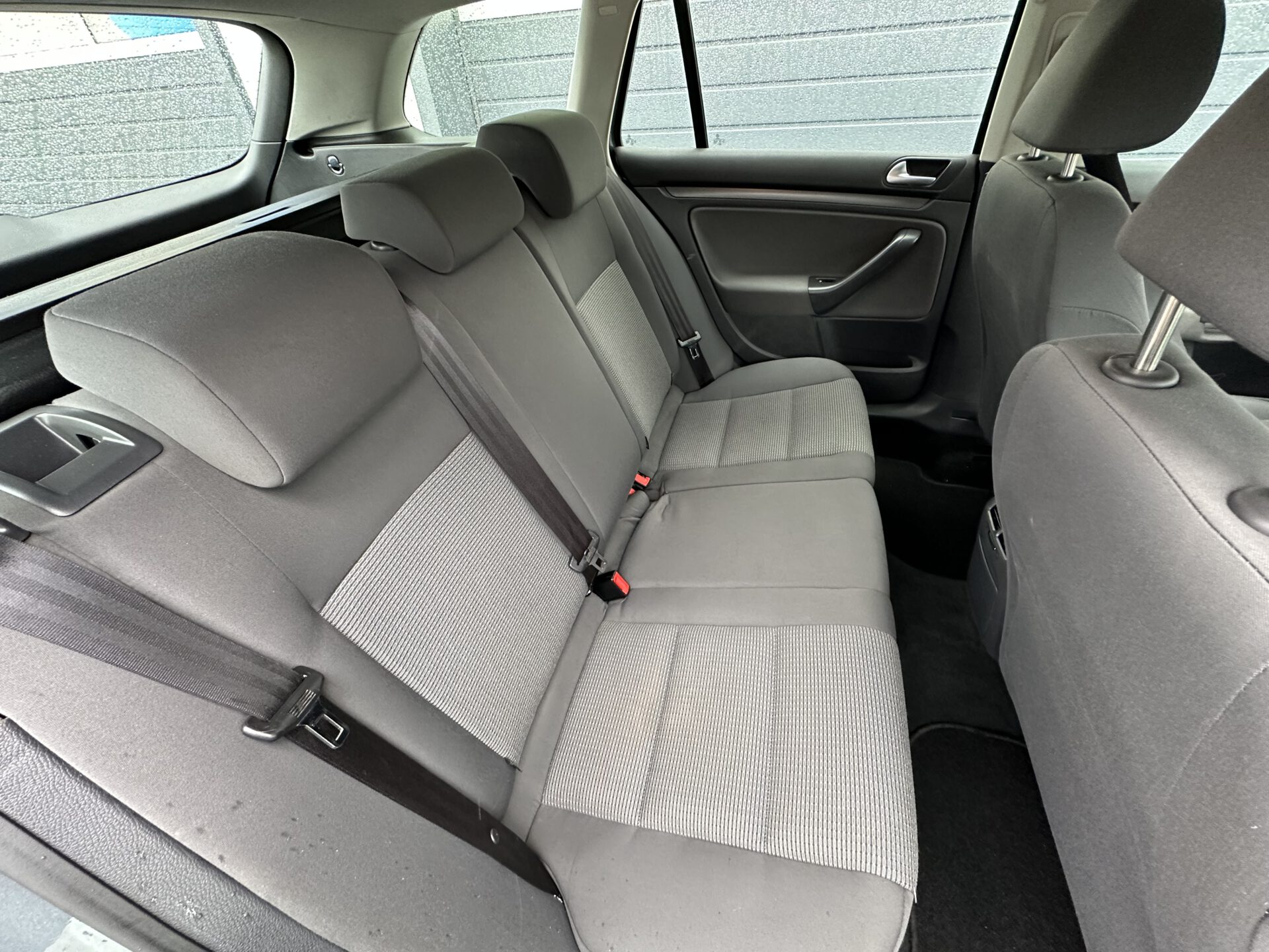 5EF9B2EB-DB1B-477B-9E43-630180BD7981