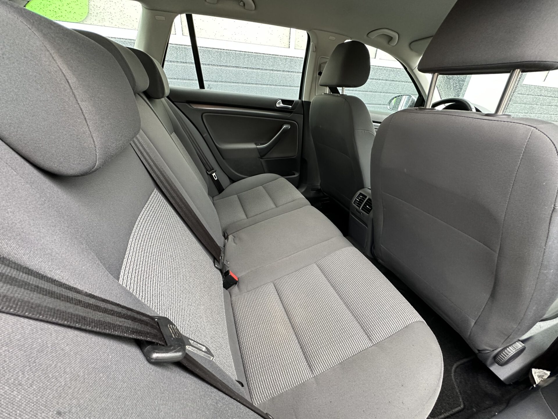 F1A477E2-AFC3-42D1-A169-31C392C07434